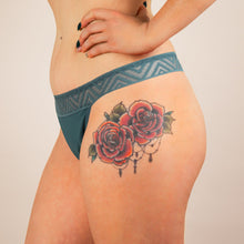 Charger l&#39;image dans la galerie, tanga menstruel marine bleu profil

